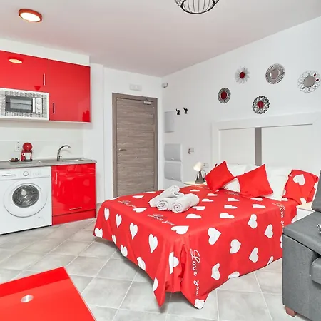 Boutique B1 Street Level Apartment *